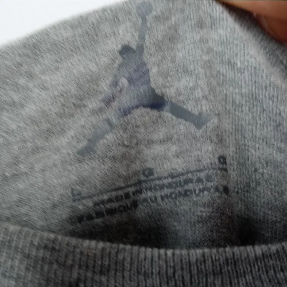 Jordan graphic tee size large